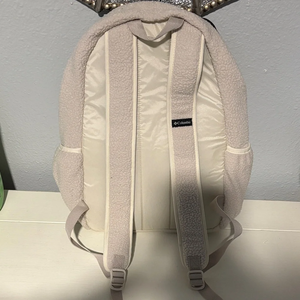 Columbia Black and Cream Fleece Backpack - Picture 2 of 3